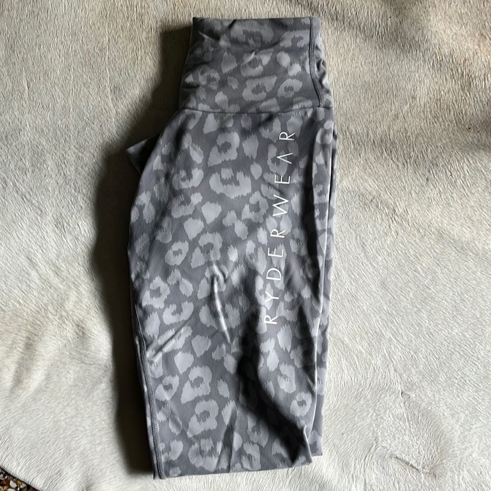 Ryderwear grey cheetah leggings